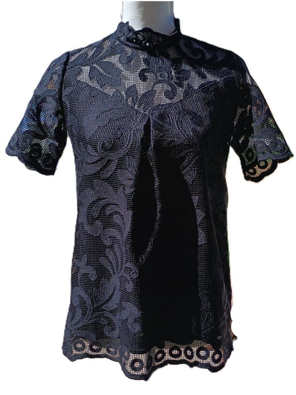 Ro & De Black Lace Mock Neck Scalloped Edges Women's Short-Sleeve Balletcore Top
